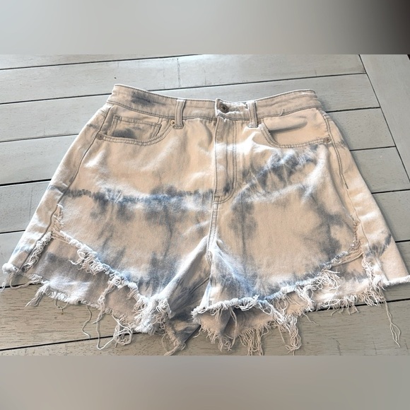 American Eagle 🦅 AE stonewashed denim shorts sz 8 - Picture 1 of 3